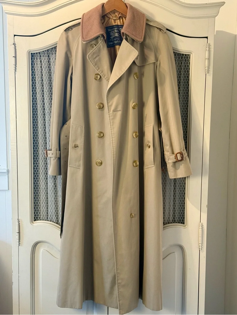 Classic Tan Double-Breasted Burberrys Trench Coat With Detachable Wool Lining - Picture 3 of 16
